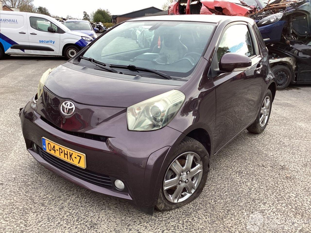 Toyota iQ 