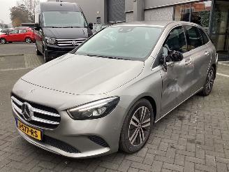 krockskadad bil auto Mercedes B-klasse 180 Business Solution Luxury 2020/1
