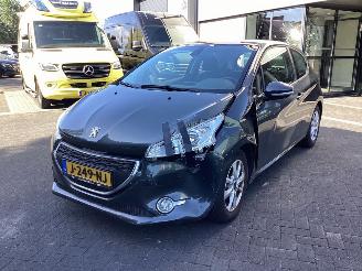 damaged passenger cars Peugeot 208 1.2 Vtu Allure 2012/8