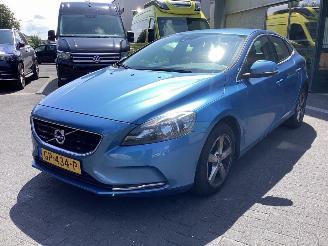 damaged passenger cars Volvo V-40 2.0 D2 2015/7