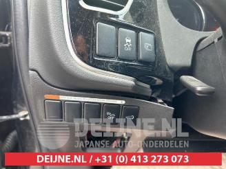 Mitsubishi Outlander Outlander (GF/GG), SUV, 2012 / 2022 2.0 16V PHEV 4x4 picture 14