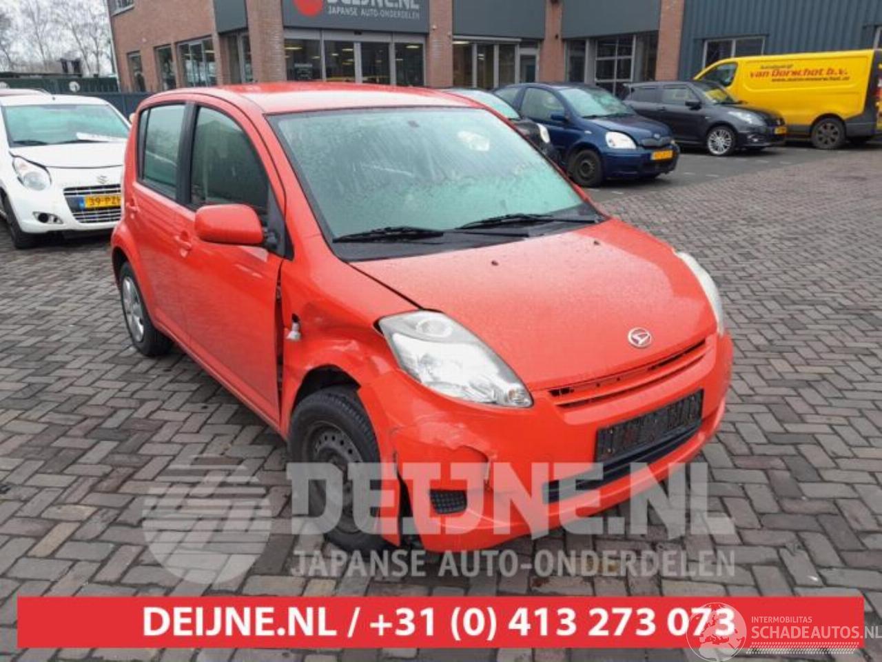 Daihatsu Sirion Sirion 2 (M3), Hatchback, 2005 1.0 12V DVVT