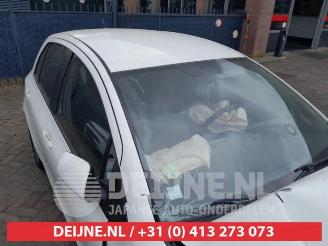 Toyota Yaris Yaris II (P9), Hatchback, 2005 / 2014 1.3 16V VVT-i picture 9