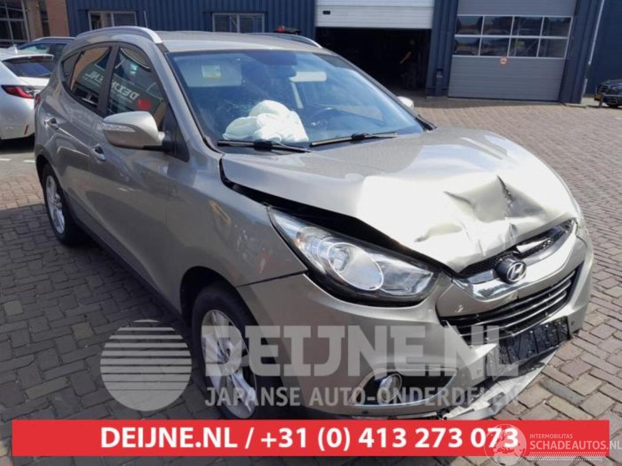 Hyundai Ix35 iX35 (LM), SUV, 2009 / 2015 2.0 16V