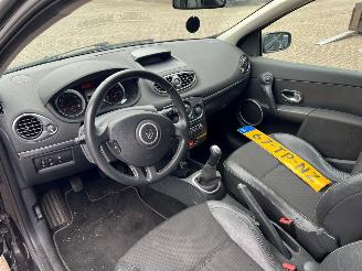Renault Clio 1.6 16v Dynamique S picture 13