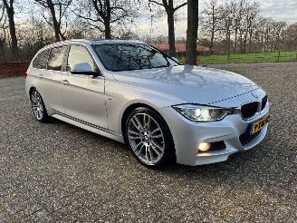 damaged passenger cars BMW 3-serie 320i M-sport aut. *pano* 2014/11