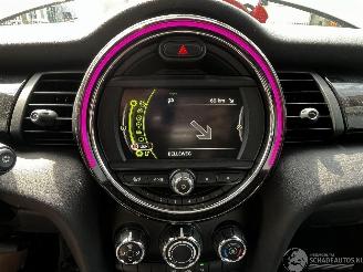 Mini Cooper 1.5I picture 6