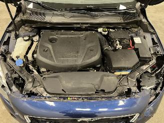 Volvo V-40 2.0 D4 Autom. Ocean Race Navi Clima picture 17