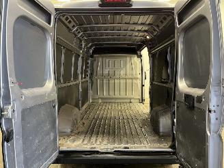 Peugeot Boxer 35 2.2 BlueHDI L3H2 Navi Airco picture 7