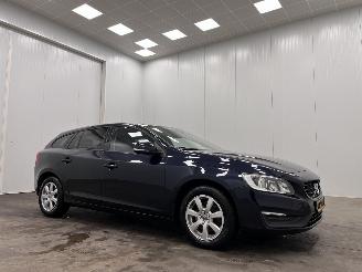 krockskadad bil auto Volvo V-60 2.0 D2 Kinetic Navi Clima 2015/6