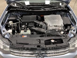 Mitsubishi Outlander 2.0 PHEV AWD Instyle+ Navi Clima picture 17