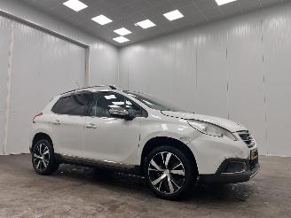 Damaged car Peugeot 2008 1.2 PureTech Allure Panoramadak Navi Clima 2015/6