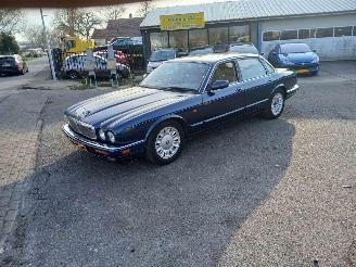 krockskadad bil auto Jaguar Xj-6 XJ6 (X300) Sedan 3.2 24V (9JPGRB) [155kW] 1997/2
