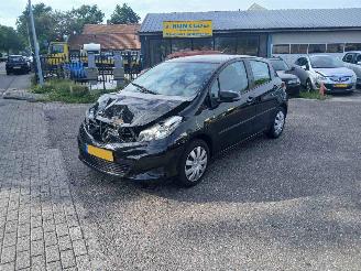 Damaged car Toyota Yaris Yaris III (P13) Hatchback 1.33 16V Dual VVT-I (1NRFE) [73kW 2012/3