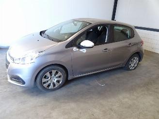 Peugeot 208 1.2 VTI picture 2