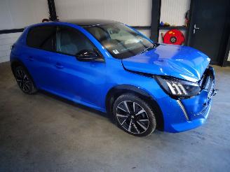 demontáž osobní automobily Peugeot 208 1.2 THP GT LINE 2021/3