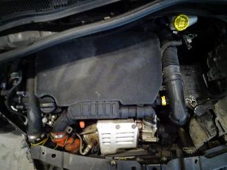 Peugeot 2008 1.2 THP picture 6