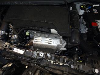 Peugeot 2008 1.2 THP picture 6