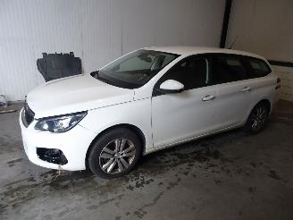 Salvage car Peugeot 308 1.2 THP 2019/11