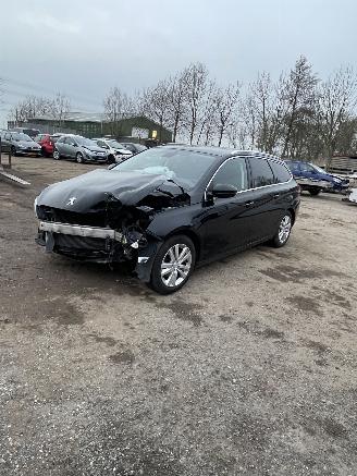 demontáž osobní automobily Peugeot 308 1.6 blue hdi 2015/1