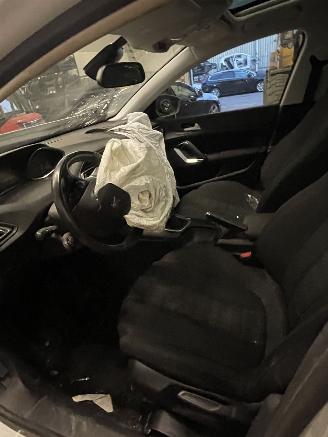 Peugeot 308 308 sw 1.6 ehdi picture 5