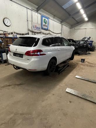 Peugeot 308 308 sw 1.6 ehdi picture 3