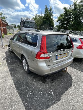 Volvo V-70 2.0 D4 summum 5 cilinder picture 4