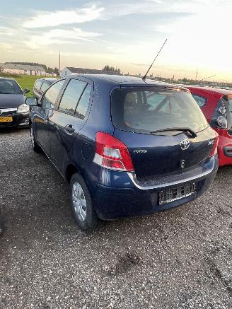 Toyota Yaris 1.0 vvti picture 4