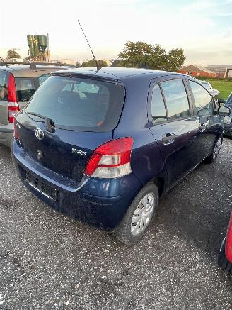 Toyota Yaris 1.0 vvti picture 3