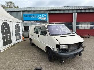 Coche siniestrado Volkswagen Transporter Transporter/Caravelle T4, Bus, 1990 / 2003 2.5 TDI 2001/2