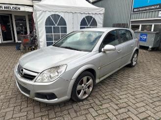 Opel Signum Signum (F48), Hatchback 5-drs, 2003 / 2008 2.2 direct 16V picture 3