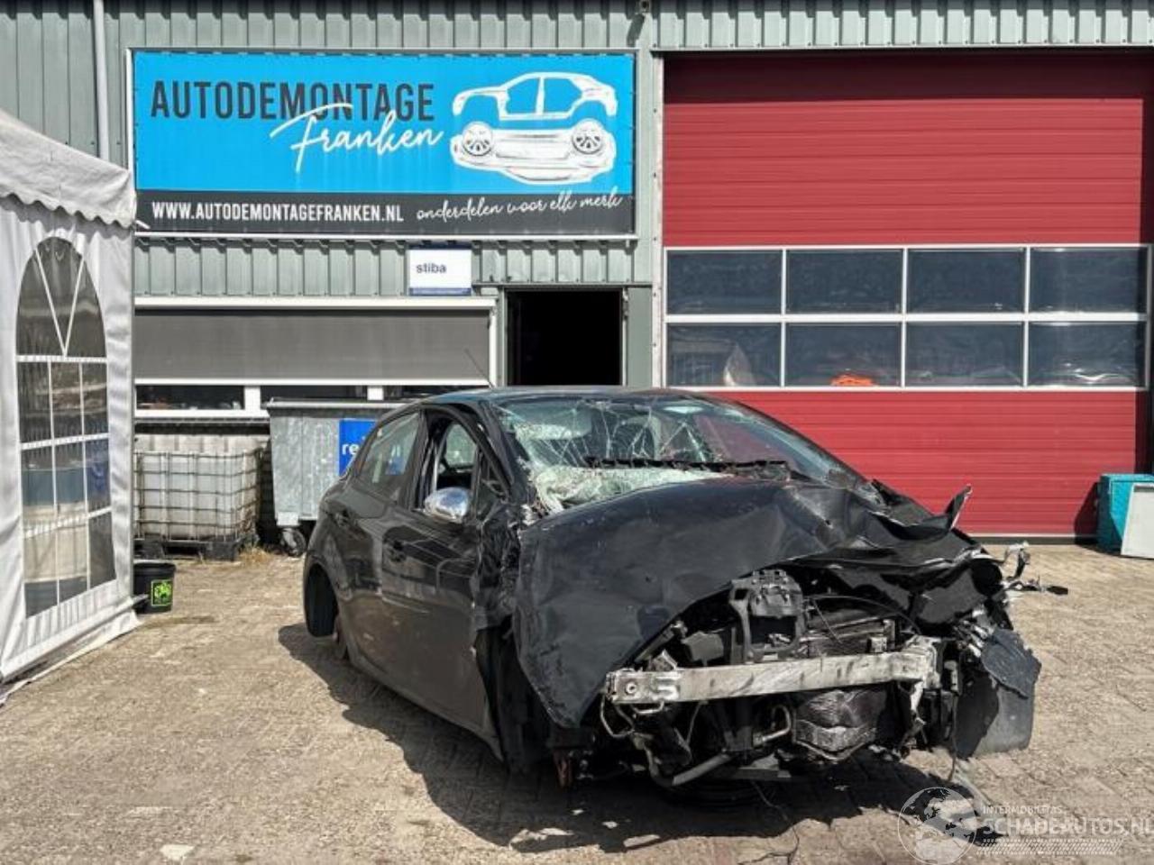 Peugeot 208 208 I (CA/CC/CK/CL), Hatchback, 2012 / 2019 1.2 Vti 12V PureTech 82