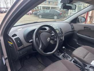 Hyundai I-30 i30 Crosswagon (WWH), Combi, 2007 / 2012 1.6 CRDi 16V VGT HP picture 4