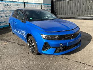 Opel Astra 1.2 Turbo Elegance picture 2