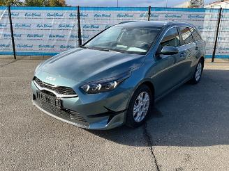krockskadad bil auto Kia Ceed 1.5 Sportswagon 2025/4