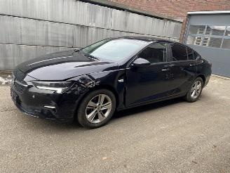 damaged passenger cars Opel Insignia  2021/8