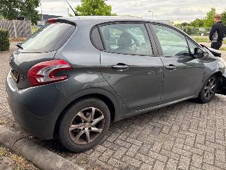 Peugeot 208  picture 5