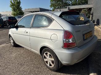 Hyundai Accent  picture 3