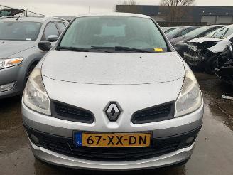 Renault Clio  picture 2