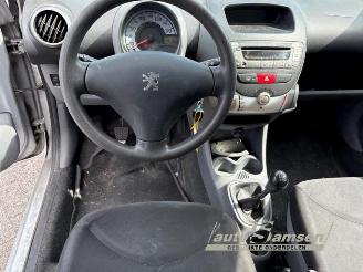 Peugeot 107 107, Hatchback, 2005 / 2014 1.0 12V picture 10