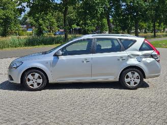 Kia Cee d 1.4 16V Combi/o  Benzine 1.396cc 66kW (90pk) FWD picture 9