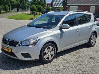 Kia Cee d 1.4 16V Combi/o  Benzine 1.396cc 66kW (90pk) FWD picture 8