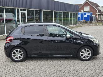 Peugeot 208 1.2 Vti 12V PureTech 82 Hatchback  Benzine 1.199cc 60kW (82pk) FWD picture 3