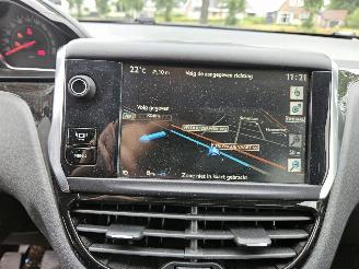 Peugeot 208 1.2 Vti 12V PureTech 82 Hatchback  Benzine 1.199cc 60kW (82pk) FWD picture 13