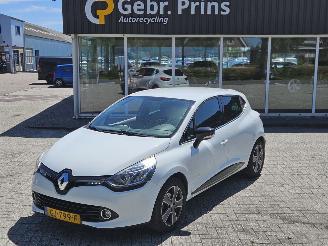 Avarii autoturisme Renault Clio 0.9 Energy TCE 90 12V Hatchback 4Dr Benzine 898cc 66kW (90pk) FWD 2015/5