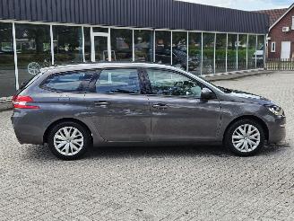 Peugeot 308 1.2 12V e-THP PureTech 110 Combi/o 4Dr Benzine 1.199cc 81kW (110pk) FWD picture 2