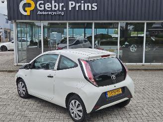 Damaged car Toyota Aygo 1.0 12V VVT-i Hatchback  Benzine 998cc 51kW (69pk) FWD 2017/10