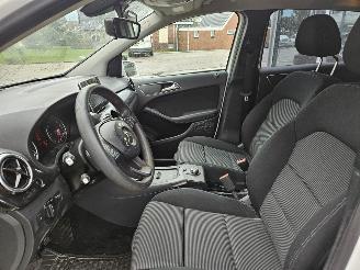 Mercedes B-klasse 2.2 B-220 CDI BlueEFFICIENCY,d 16V Hatchback  Diesel 2.143cc 125kW (170pk) picture 9