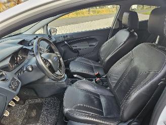 Ford Fiesta 1.6 16V Ti Hatchback pops and bangs Benzine 1.596cc 99kW (135pk) FWD picture 9