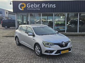 damaged passenger cars Renault Mégane 1.5 AUT Energy dCi 110 Combi/o 4Dr Diesel 1 461cc 81kW (110pk) FWD 2016/10